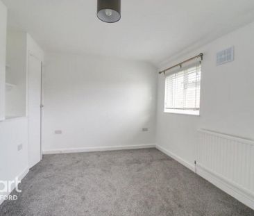 3 bedroom end of terrace house to rent - Photo 4