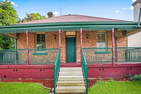 24 The Crescent, Penrith - Photo 3
