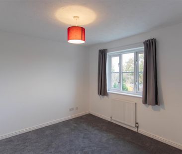 Lowry Close, Haverhill - Photo 3