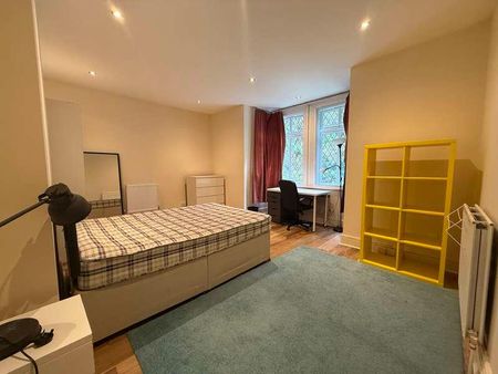 Furzedown Road, SO17 - Photo 2