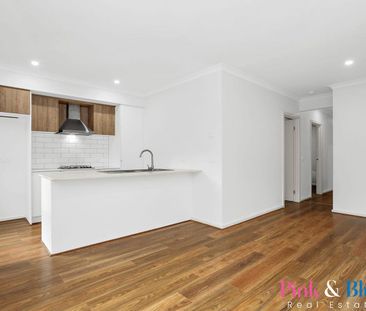 3 Bedroom Modern & Stunning Family Home for Rent! Walking distance ... - Photo 5