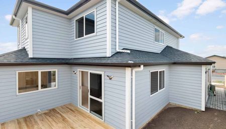 Spacious Family Residence - Photo 5