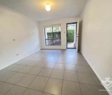 STUNNING 3-BEDROOM TWO-STORY TOWNHOUSE- CLOSE TO EVERYTHING! - Photo 1