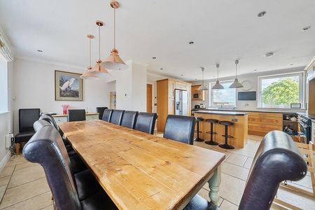 6 bedroom detached house to rent - Photo 4