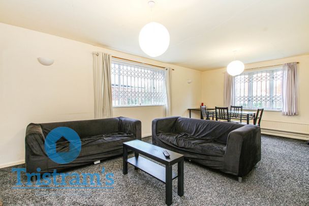 4 bed Detached House for Rent - Photo 1