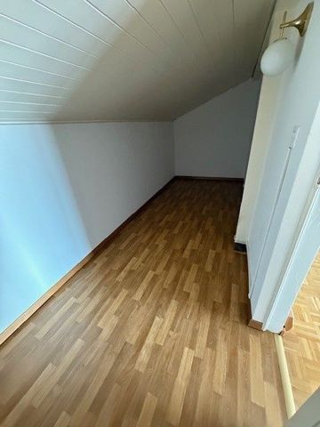 Moderne , grosszügige Dachwohnung mit viel Raumgefühl und sonnigem Balkon mit Fernsicht - Photo 5