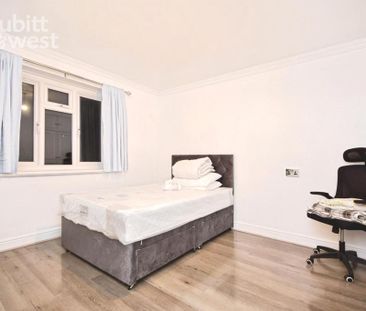 1 bedroom in a flat share to rent - Photo 2