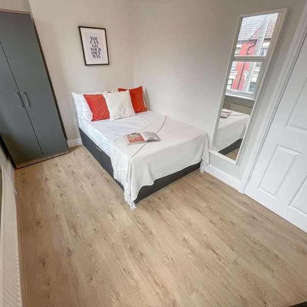 Halsbury Road, L6 - Photo 1