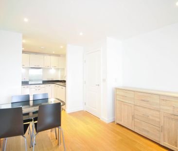 13 Atkins Square, Dalston Lane, London, E8 - Photo 3