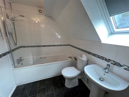 2 bedroom end of terrace house to rent - Photo 4