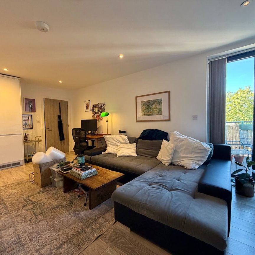 1 Bed Flat, Satchwell Road, E2 - Photo 1