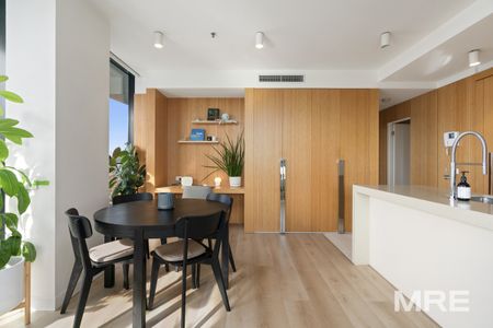 Premium fully furnished with spectacular city views - Photo 4