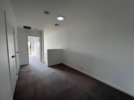 THREE BEDROOM TOWNHOUSE - Photo 5