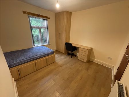 8 bedroom house to rent Egerton Road, Manchester, M14 - Photo 2