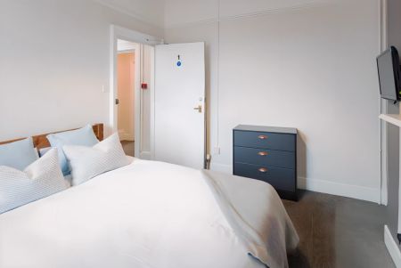 8 Bed 2 Bath - Photo 5