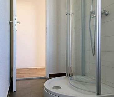 Altersgerechte Wohnung im Erdgeschoß mit großem Balkon und Dusche! - Foto 3