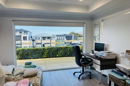 Executive Coastal Retreat with Private Jetty on the Marina - Photo 3