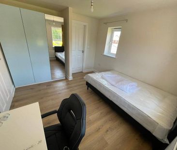 5 bedroom detached house to rent - Photo 3