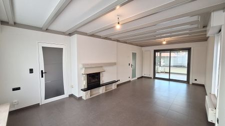 Instapklare halfopen woning met 4 slaapkamers, tuin en gunstig EPC B in een rustige wijk in Poperinge. - Photo 2