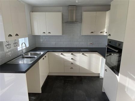 2 bedroom end of terrace house to rent - Photo 4