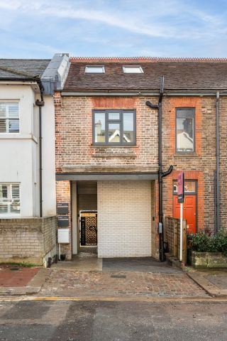 1 Bed Terraced House, Hythe Road, BN1 - Photo 3