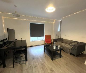 6 bedroom end of terrace house to rent - Photo 1