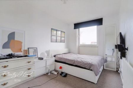 3 bedroom flat to rent - Photo 3