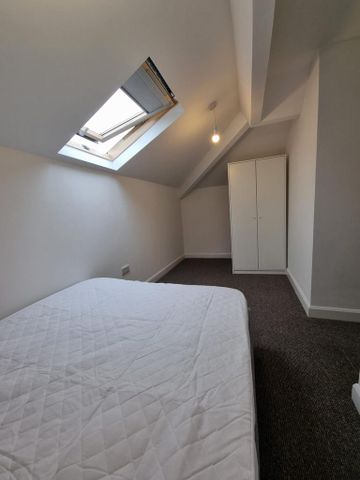 3 bedroom flat to rent - Photo 5