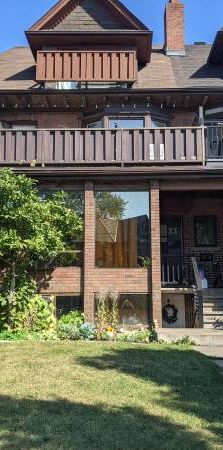 Nov. 1, Bright one-bedroom apartment in quiet house on quiet street - Photo 1