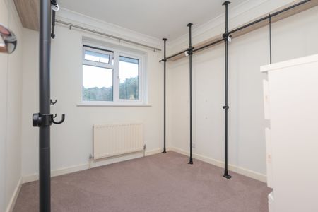 3 bed detached house to rent in Broadwater Avenue, Whitecliff, BH14 - Photo 2