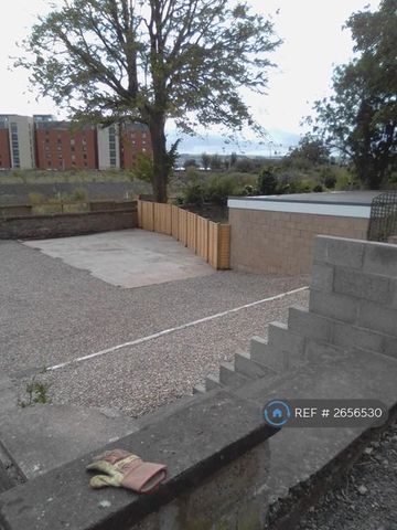 3 bedroom flat to rent - Photo 2