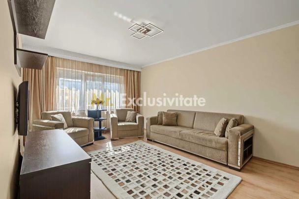 Central-Eremia, ap. 3 camere, 2 băi + boxă,proaspăt zugrăvit, et.2 - Fotografie 1