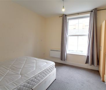 Union Terrace, Aldershot, GU11 - Photo 2