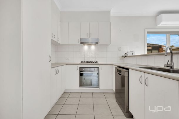 Charming Family Home in Sought-After Boardwalk Estate!! - Photo 1