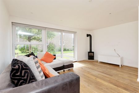 3 bedroom Terraced House to rent in Hunters Court, South Gosforth, Newcastle Upon Tyne NE3 - Photo 4