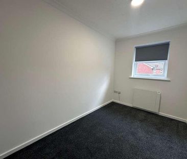 Celandine, Tamworth, B77 - Photo 5