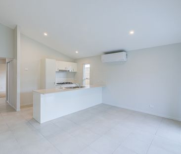 Modern Family Home - Photo 5