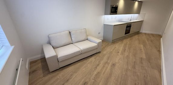 1 bedroom Flat To Let - Photo 2