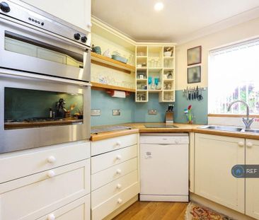 1 bedroom in a house share to rent - Photo 6