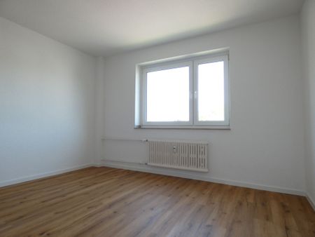 *** Attraktive 3-Zi.-Whg. mit Balkon! Erstbezug nach Sanierung! *** - Photo 2