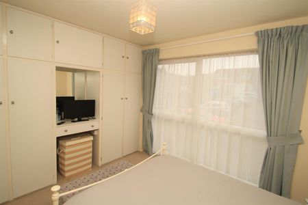 Tattershall Drive, Hemel Hempstead, HP2 7QF, Hertfordshire - Photo 2