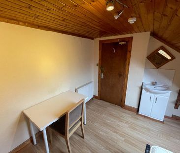 1 bedroom in a house share to rent - Photo 4