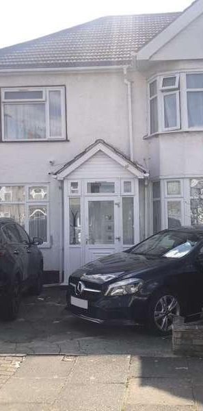 Kingsbury, Brent, NW9 - Photo 1