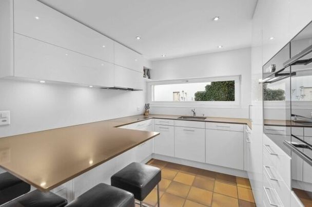 Votre nouvelle maison temporaire - maison individuelle individuelle dans un emplacement privilégié avec vue partielle sur le lac - Photo 1