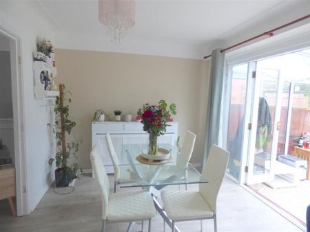 3 bedroom semi-detached house to rent - Photo 5