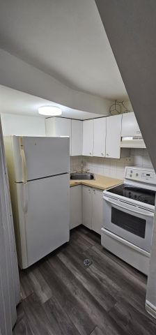 For Lease - 382 Pinemeadow Avenue, Mississauga, Ontario - Photo 3