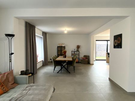 PRACHTIG GERENOVEERDE WONING MET LOODS - Photo 2