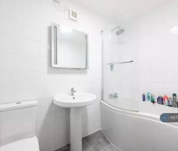 1 bedroom in a flat share to rent - Photo 6