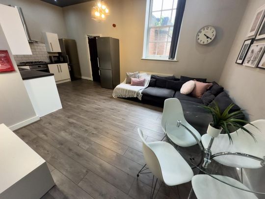 6 bedroom flat to rent - Photo 1