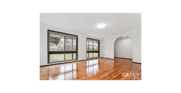 Spacious Family Home in a Prime Location! - Photo 1